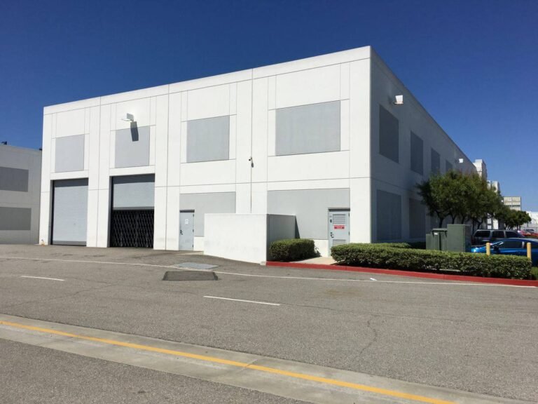 Pallet liquidation warehouse